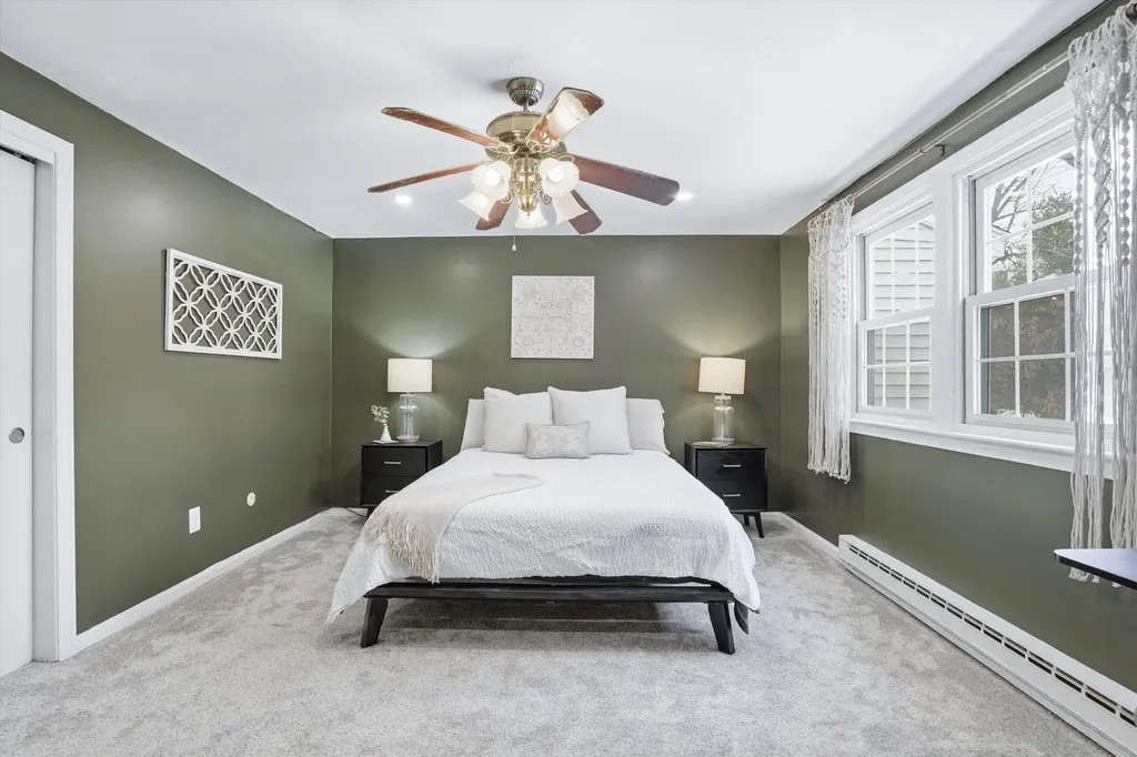 128 Sandstone Circle Londonderry NH 03053