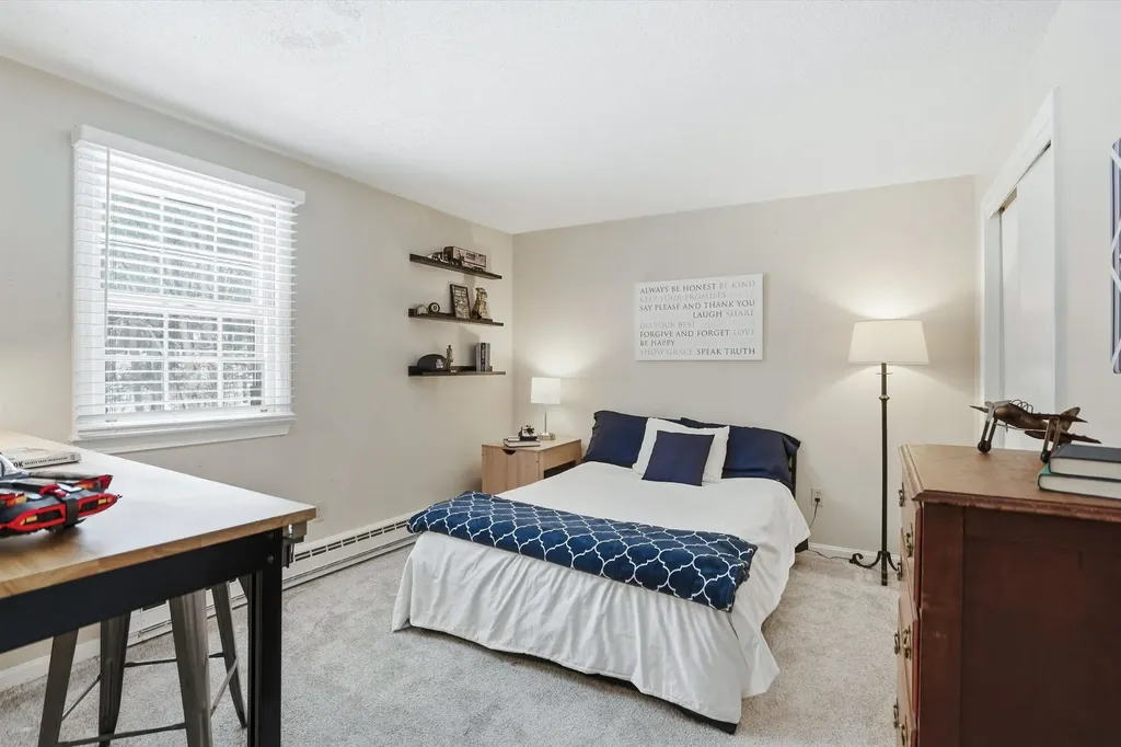 128 Sandstone Circle Londonderry NH 03053