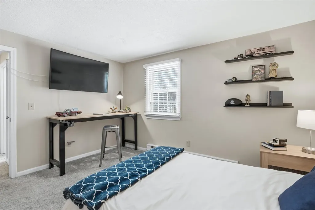 128 Sandstone Circle Londonderry NH 03053