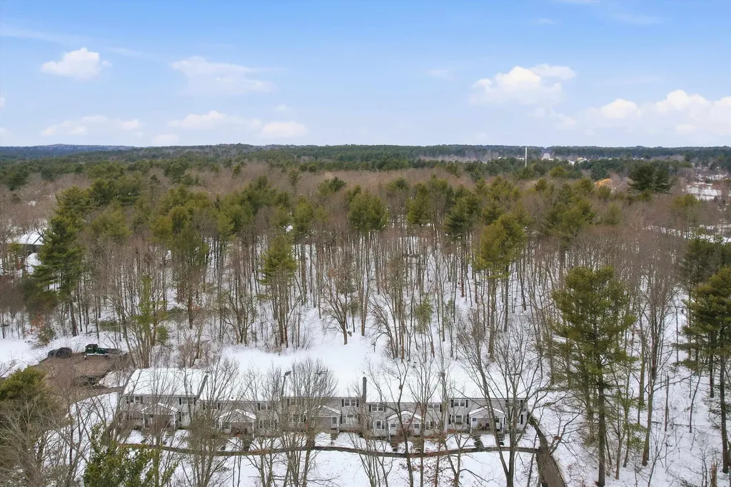 128 Sandstone Circle Londonderry NH 03053