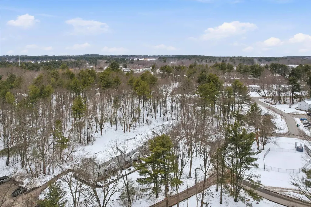 128 Sandstone Circle Londonderry NH 03053