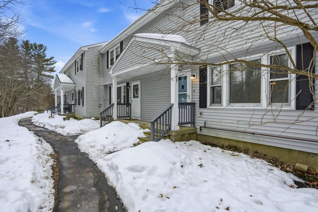 128 Sandstone Circle Londonderry NH 03053