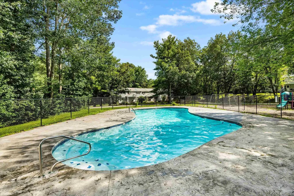 128 Sandstone Circle Londonderry NH 03053