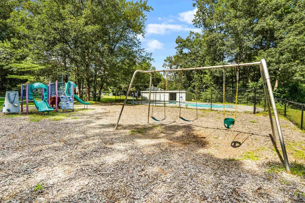 128 Sandstone Circle Londonderry NH 03053