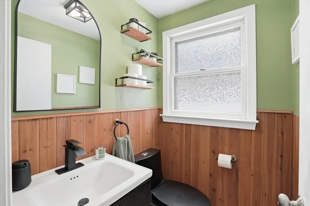 128 Sandstone Circle Londonderry NH 03053