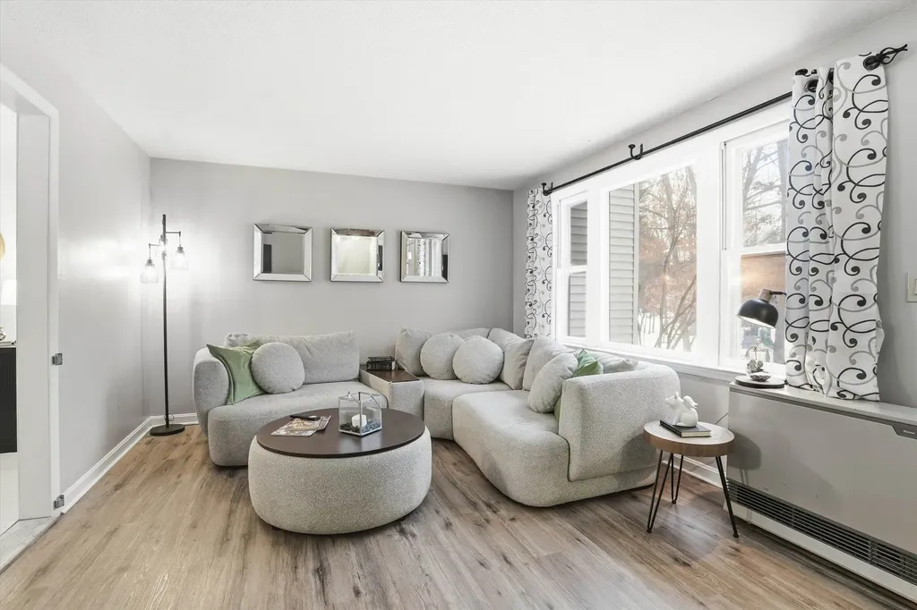 128 Sandstone Circle Londonderry NH 03053