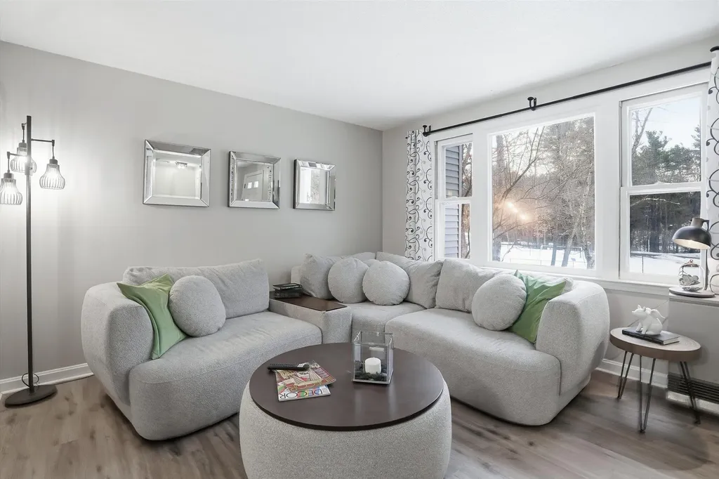 128 Sandstone Circle Londonderry NH 03053