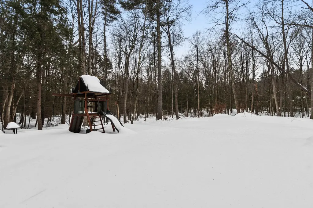 16 Dogtown Road Exeter NH 03833