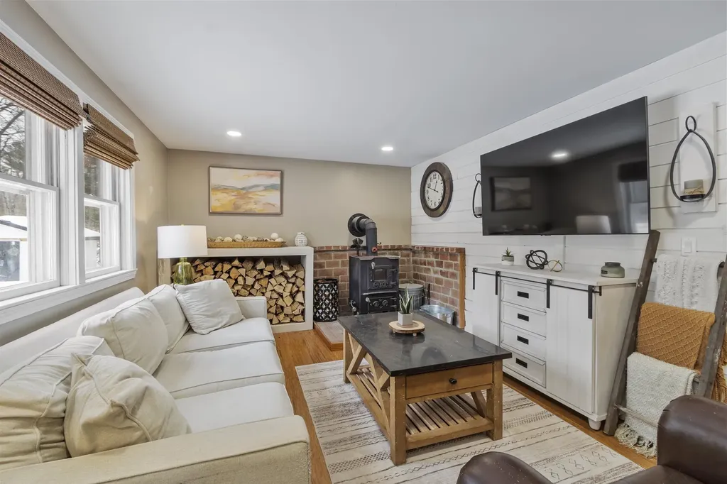 16 Dogtown Road Exeter NH 03833