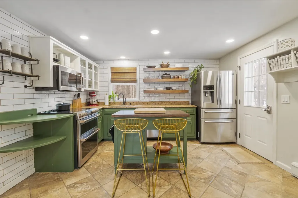 16 Dogtown Road Exeter NH 03833