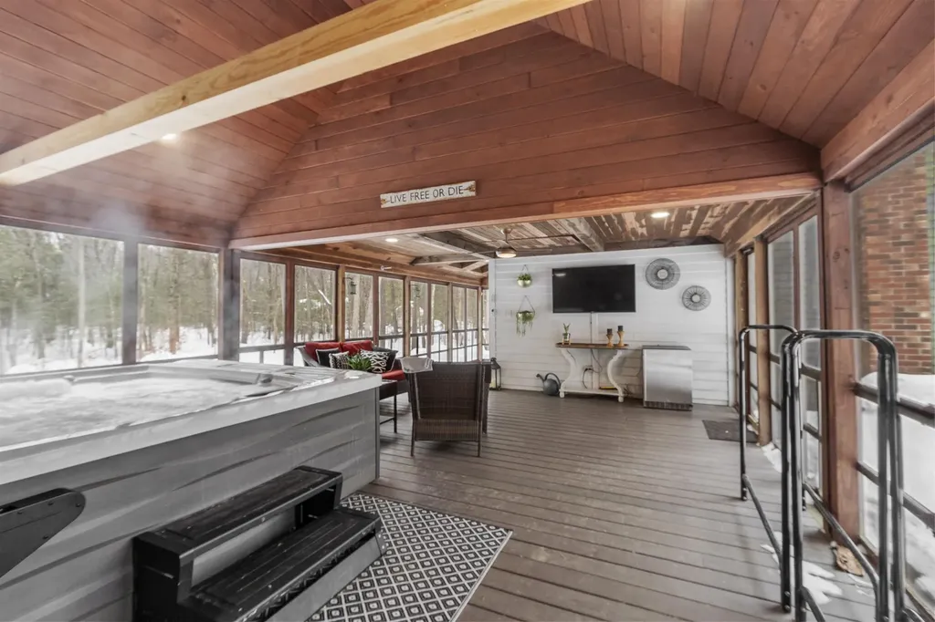 16 Dogtown Road Exeter NH 03833