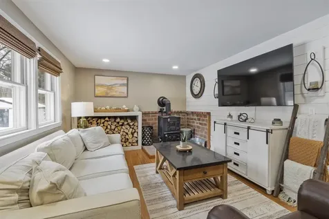 16 Dogtown Road Exeter NH 03833