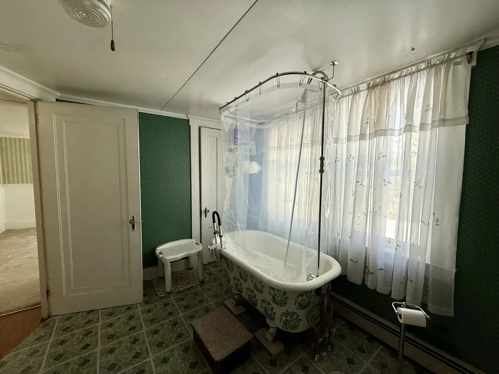 2 Hutchinson Street Franklin NH 03235