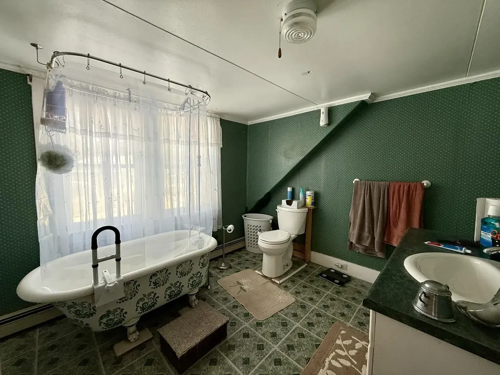 2 Hutchinson Street Franklin NH 03235