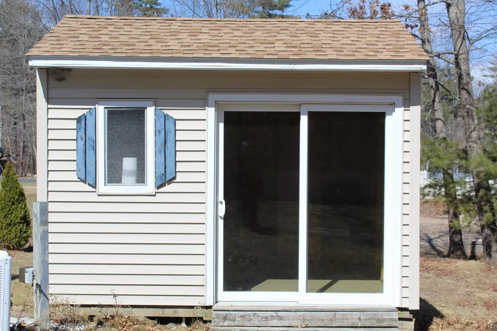 16 Towne Drive Derry NH 03038