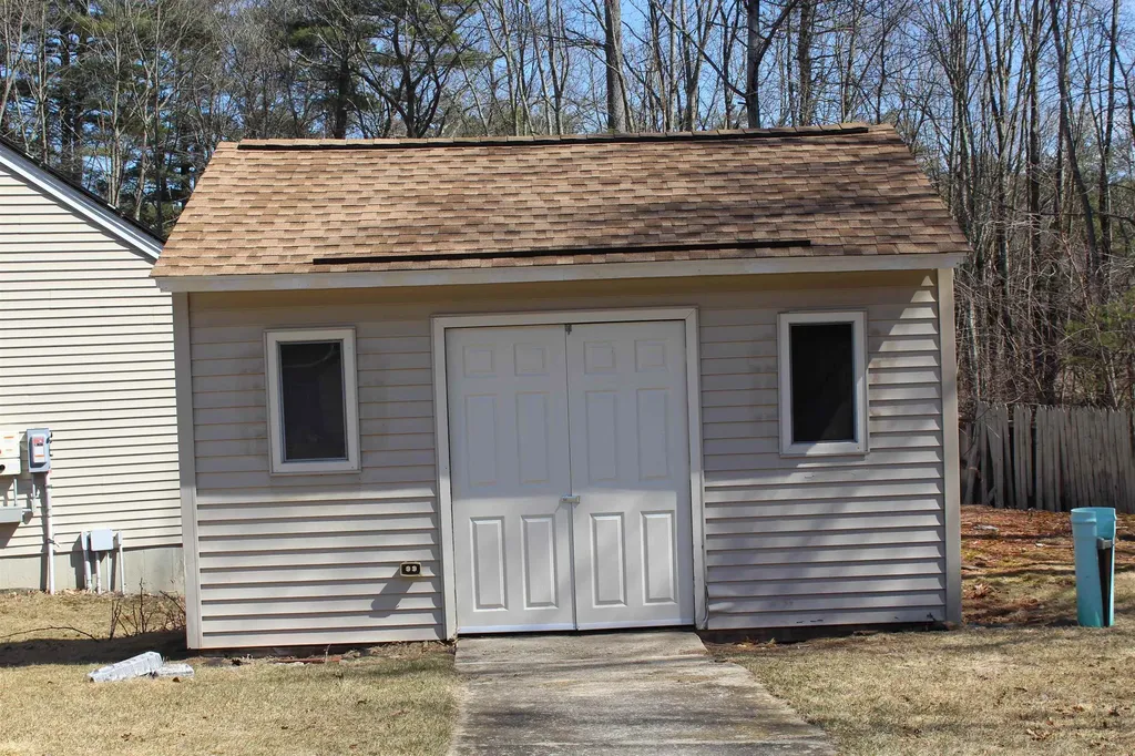 16 Towne Drive Derry NH 03038