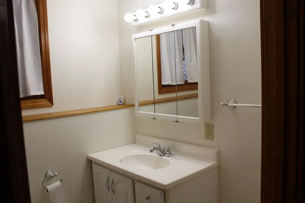 16 Towne Drive Derry NH 03038