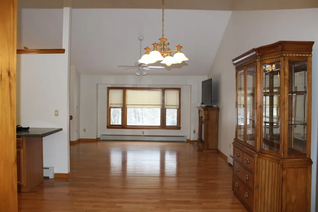 16 Towne Drive Derry NH 03038