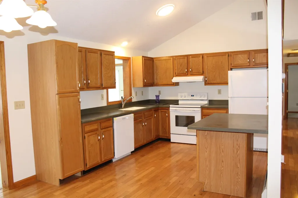 16 Towne Drive Derry NH 03038