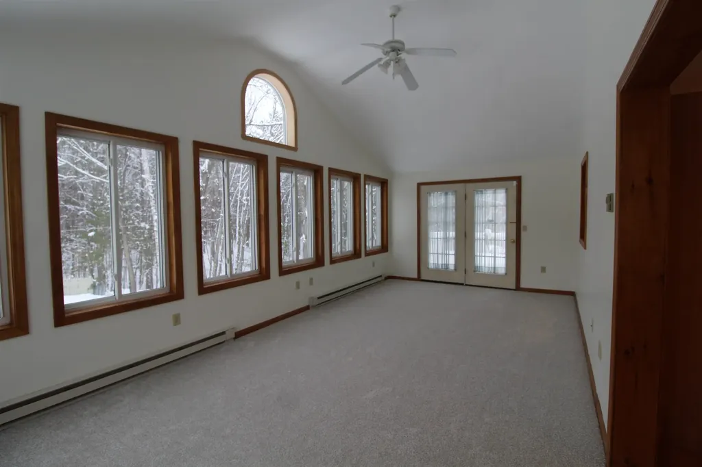 16 Towne Drive Derry NH 03038