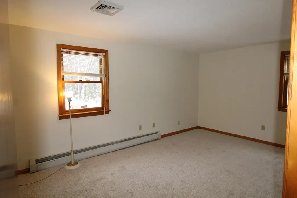 16 Towne Drive Derry NH 03038