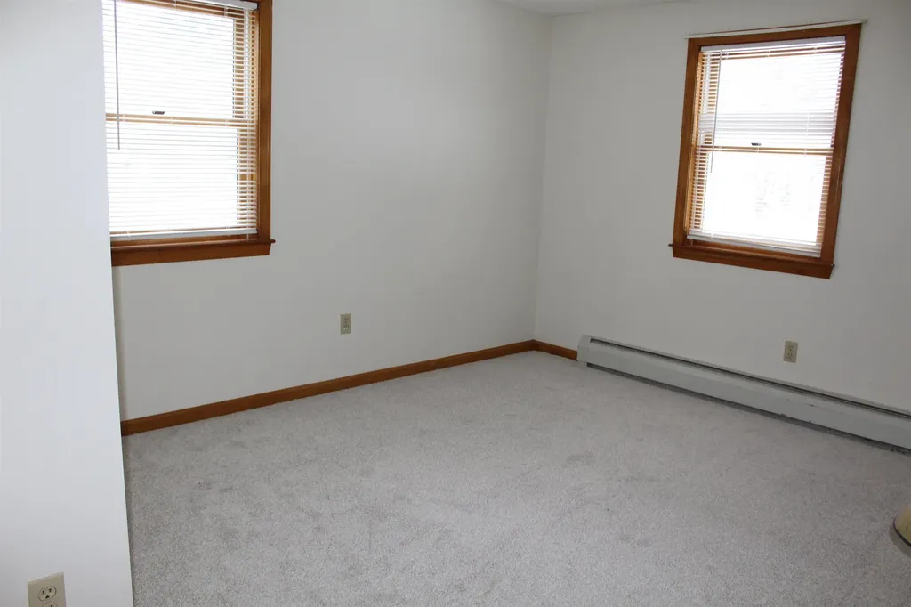 16 Towne Drive Derry NH 03038