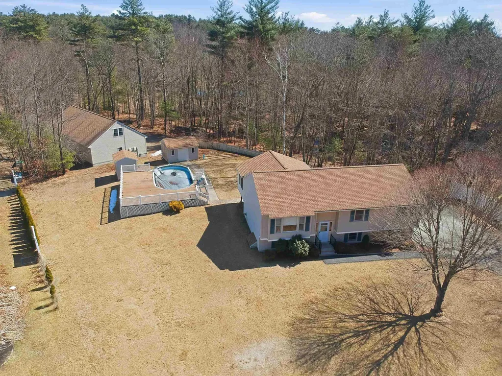 16 Towne Drive Derry NH 03038