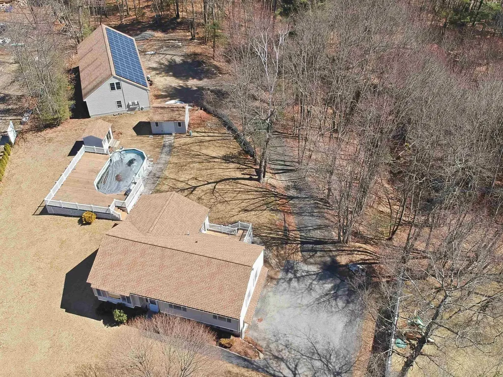 16 Towne Drive Derry NH 03038
