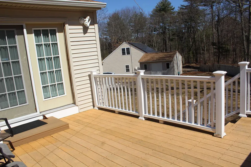 16 Towne Drive Derry NH 03038