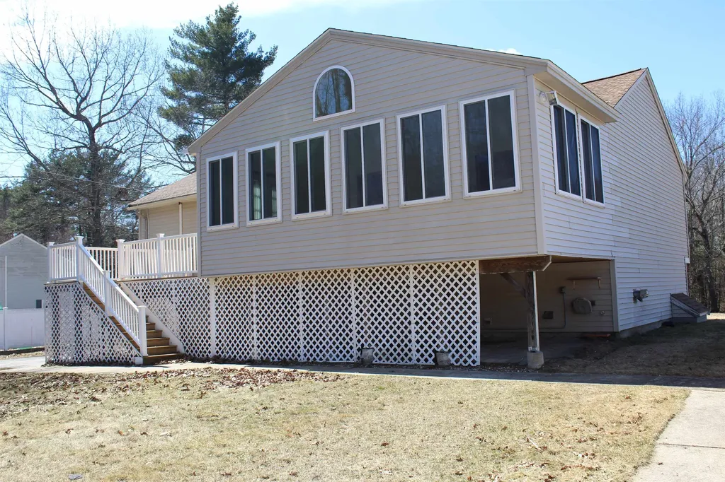 16 Towne Drive Derry NH 03038