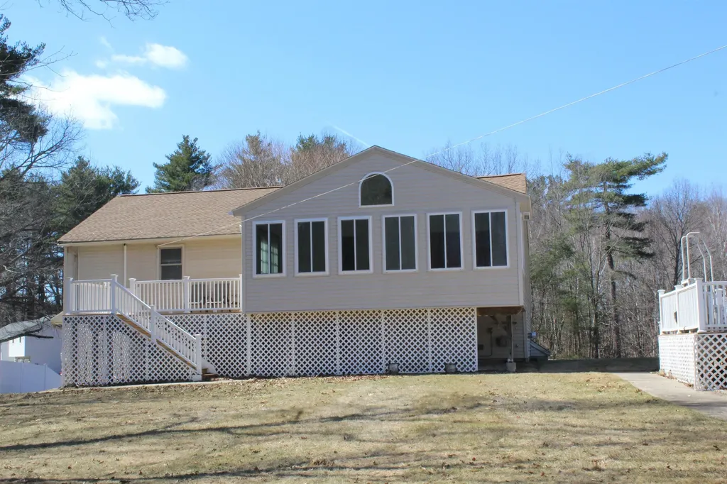 16 Towne Drive Derry NH 03038