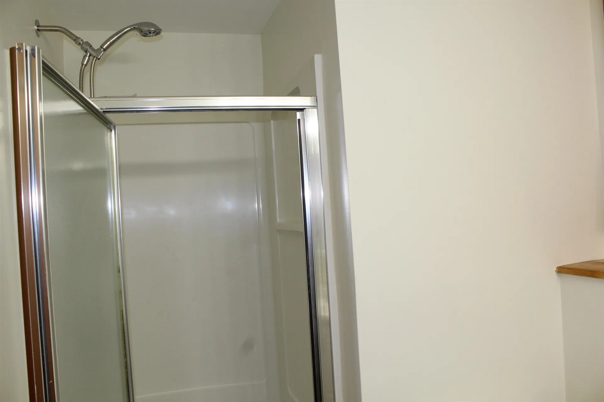 16 Towne Drive Derry NH 03038