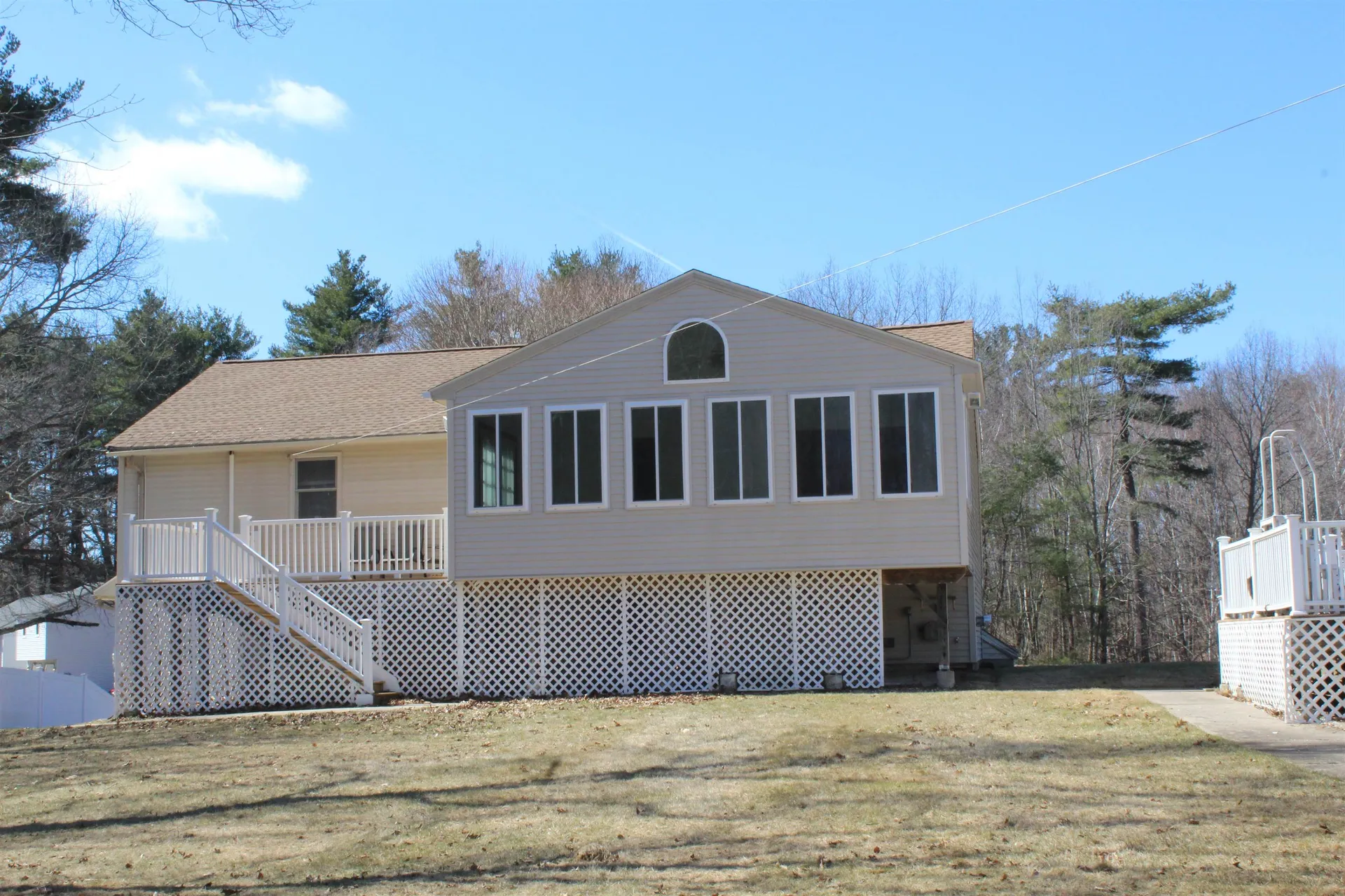16 Towne Drive Derry NH 03038
