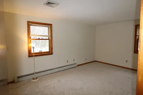 16 Towne Drive Derry NH 03038