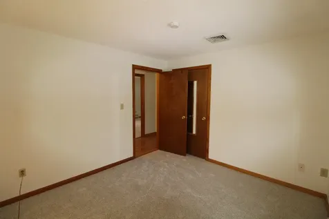 16 Towne Drive Derry NH 03038