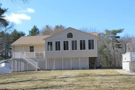 16 Towne Drive Derry NH 03038