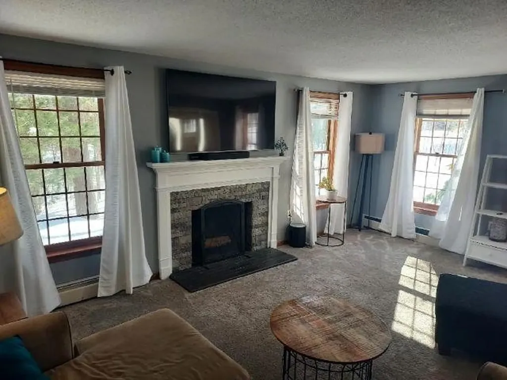 6 David Drive Pelham NH 03076