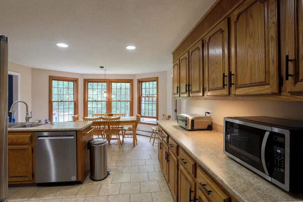 6 David Drive Pelham NH 03076