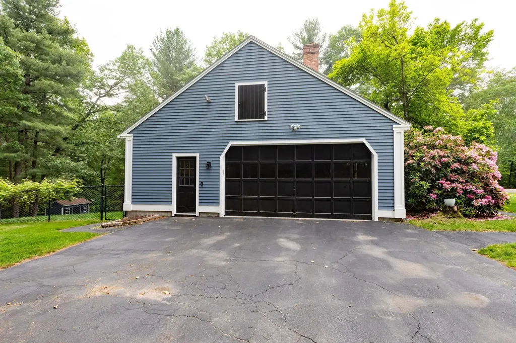 6 David Drive Pelham NH 03076