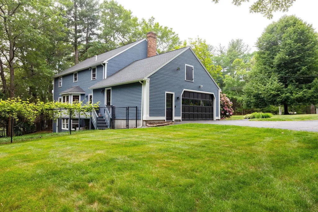 6 David Drive Pelham NH 03076