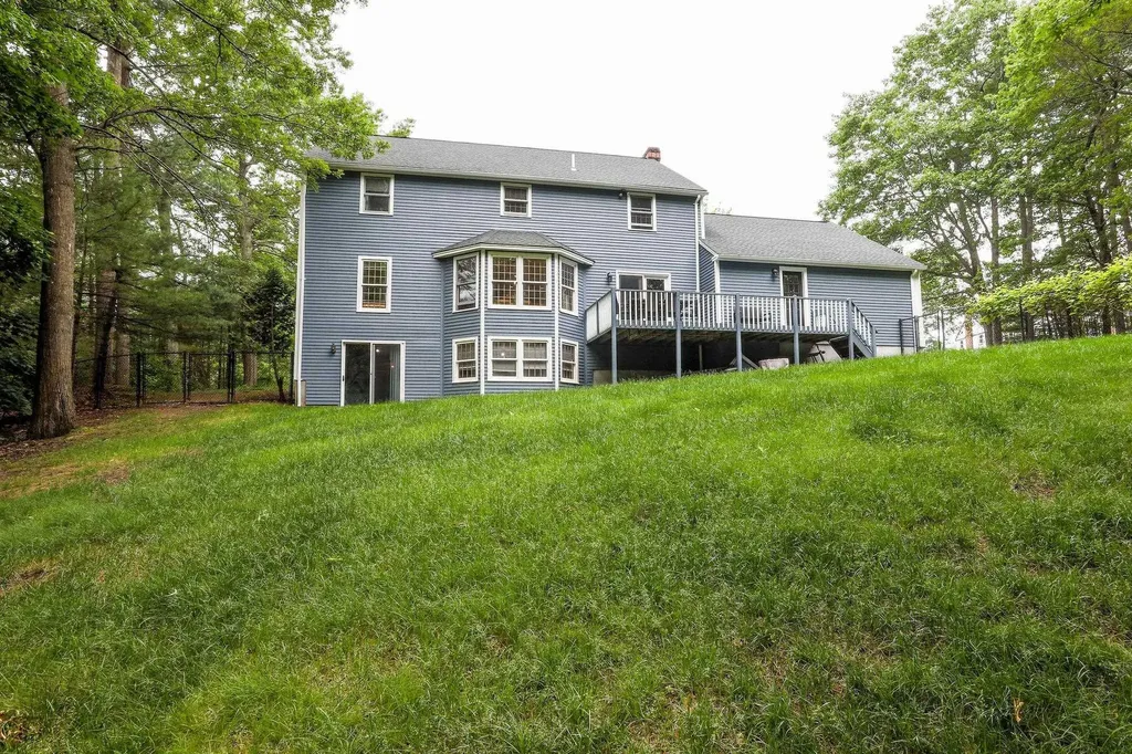 6 David Drive Pelham NH 03076