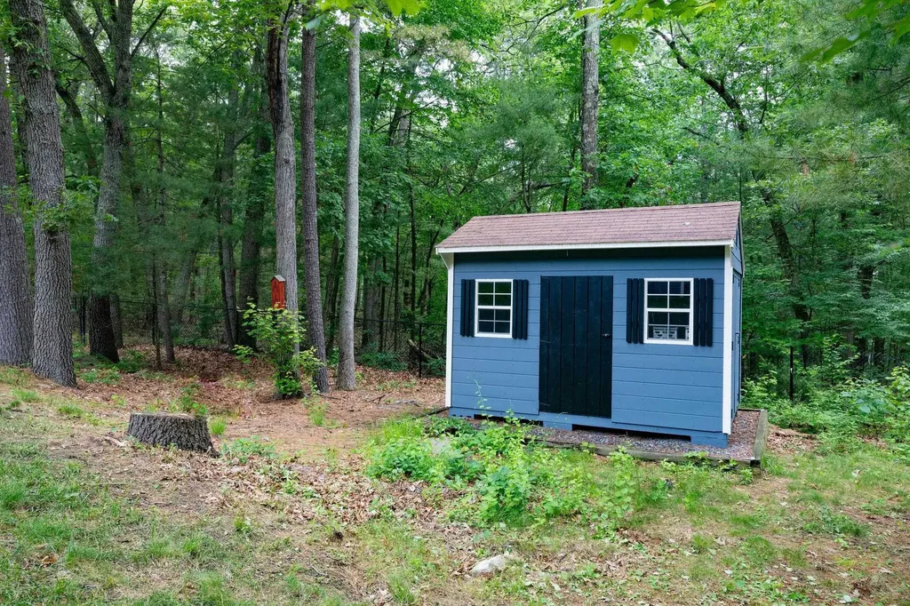 6 David Drive Pelham NH 03076