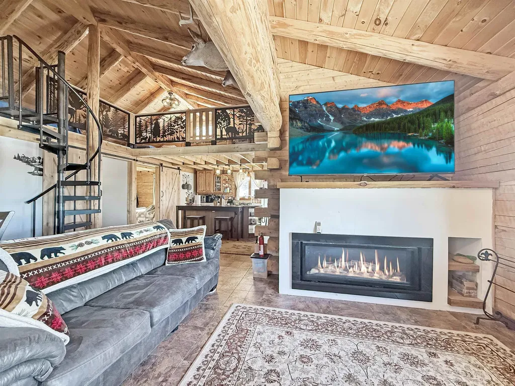 706 Diamond Pond Road Colebrook NH 03576