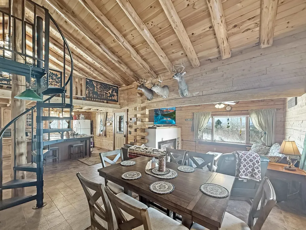 706 Diamond Pond Road Colebrook NH 03576