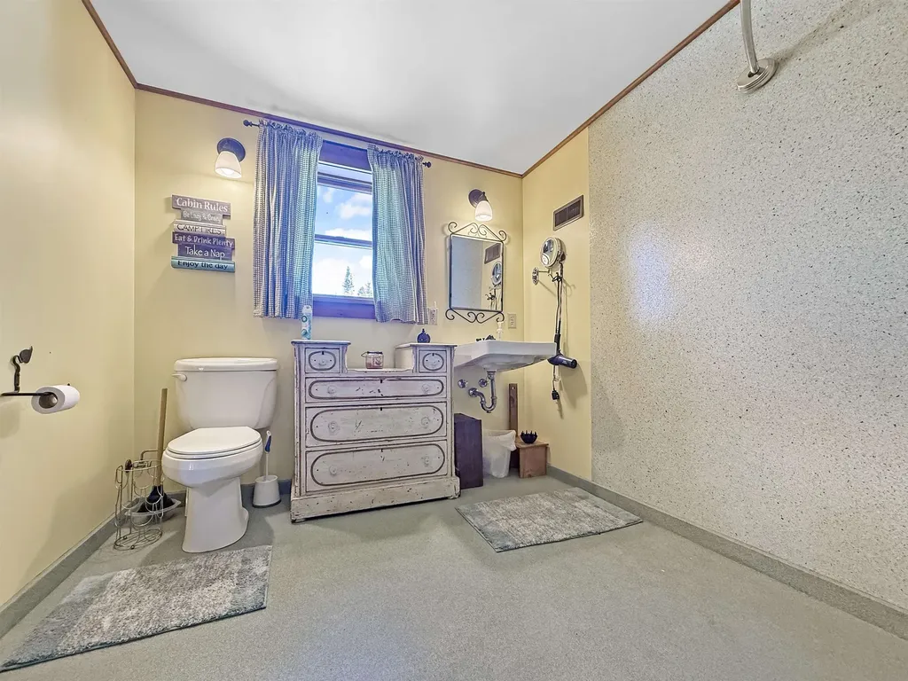 706 Diamond Pond Road Colebrook NH 03576