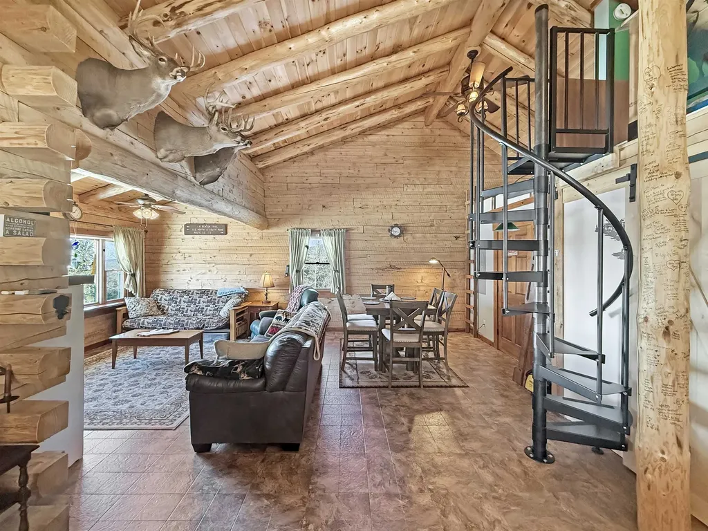 706 Diamond Pond Road Colebrook NH 03576