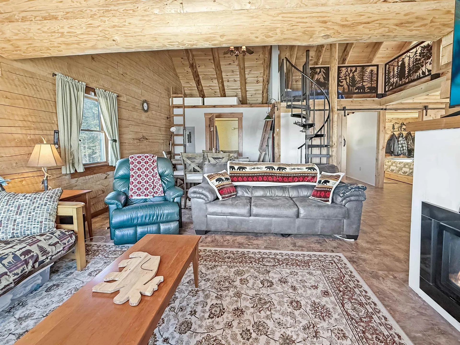 706 Diamond Pond Road Colebrook NH 03576