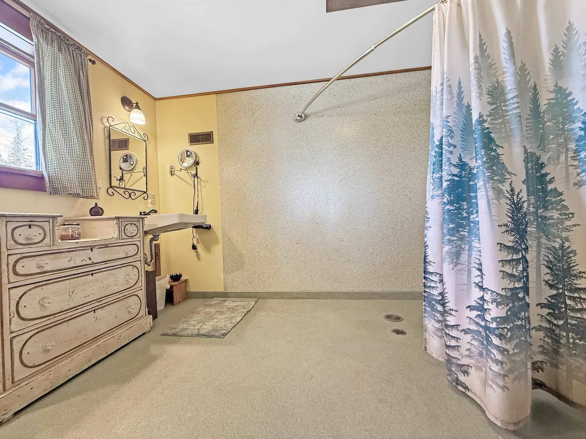 706 Diamond Pond Road Colebrook NH 03576