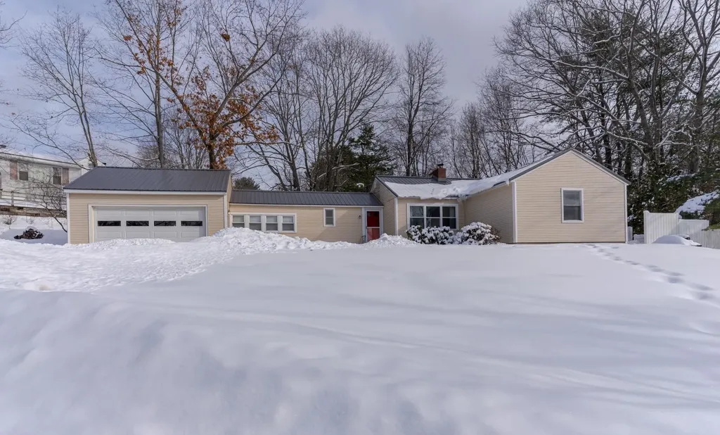 64 Maple Street Somersworth NH 03878