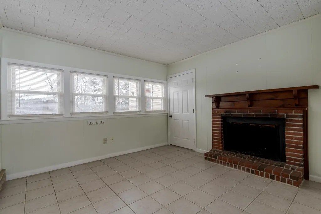 64 Maple Street Somersworth NH 03878